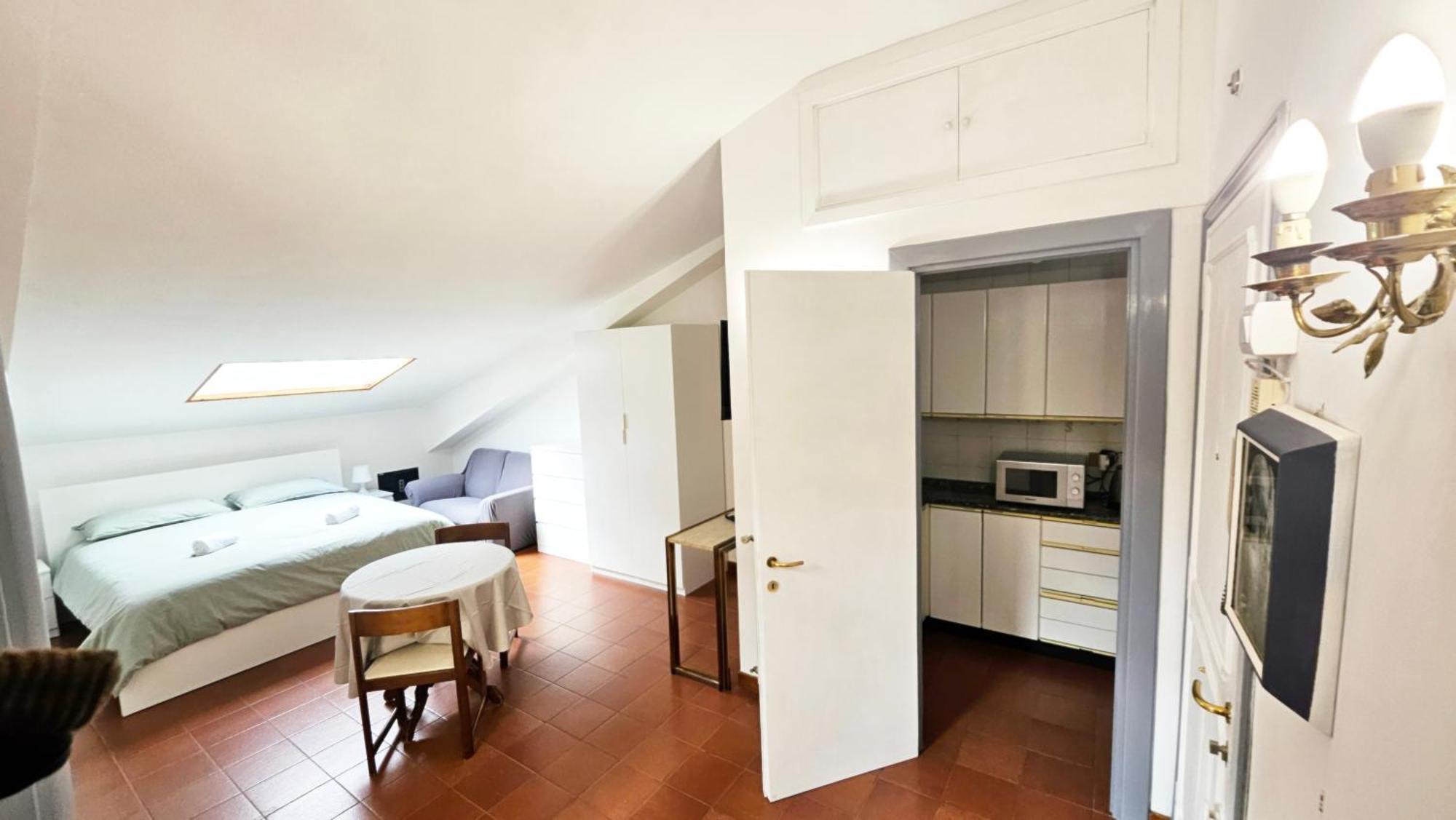 Cozy Little Penthouse With Terrace In Rome Appartamento *