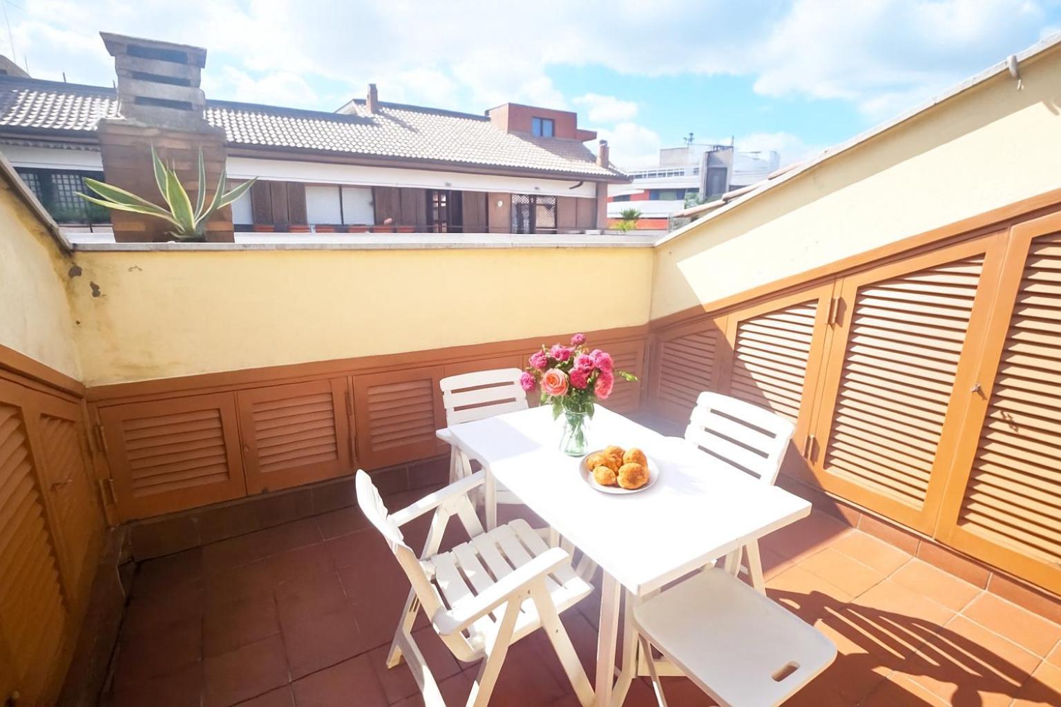 Air Conditioned Little Penthouse With Terrace In Appartamento