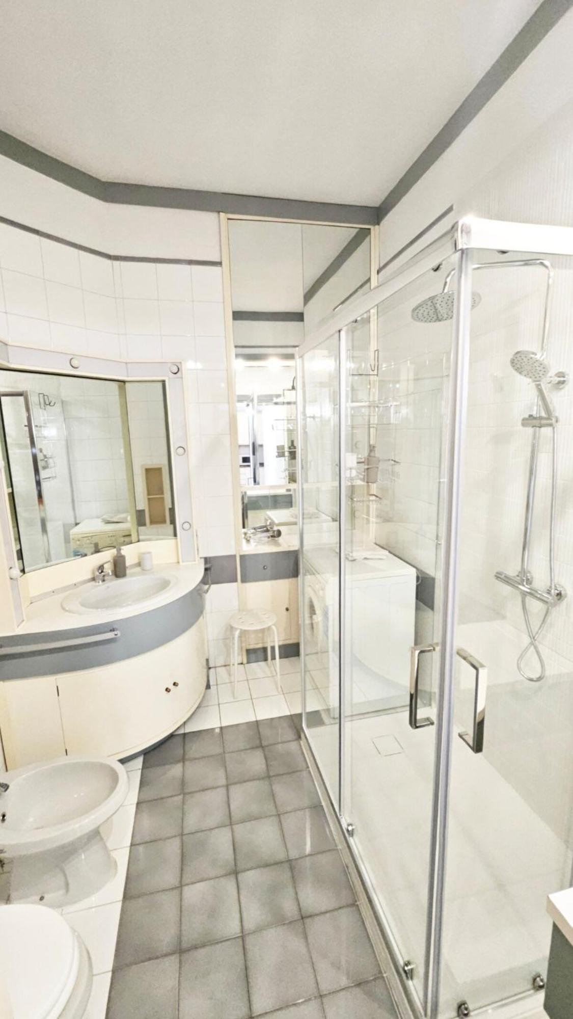 Apartamento Air Conditioned Little Penthouse With Terrace In Roma