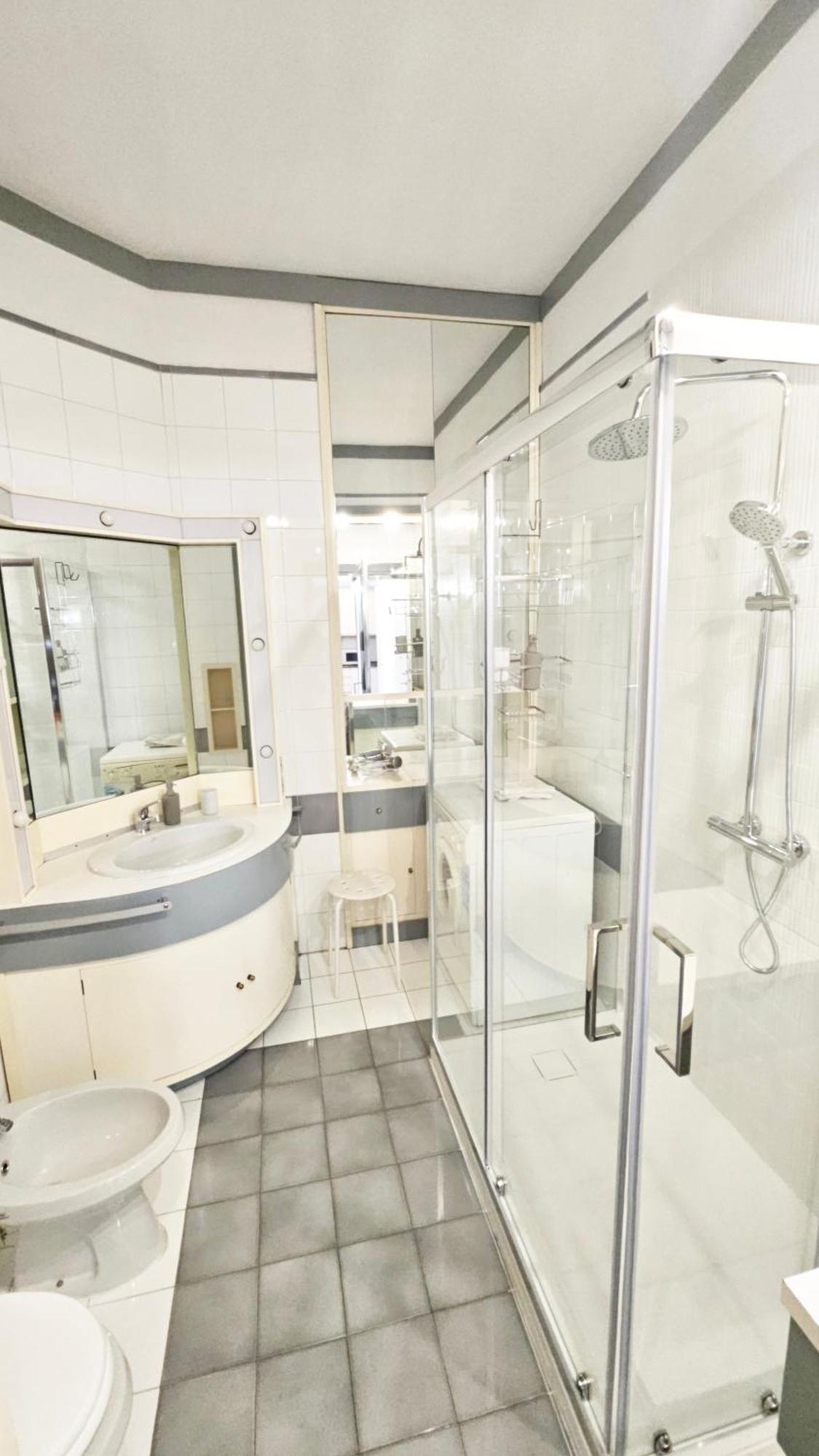 Apartamento Air Conditioned Little Penthouse With Terrace In Roma